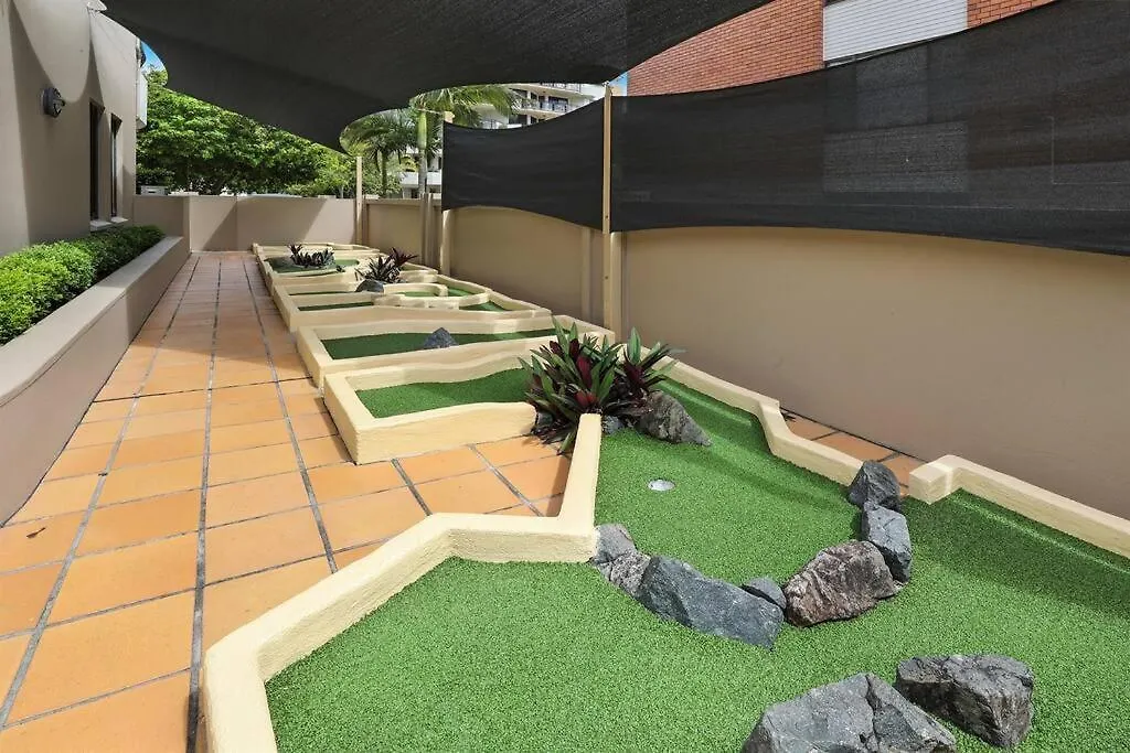 2 Bedroom Central Mooloolaba Resort With Pool, Spa, Mini Golf