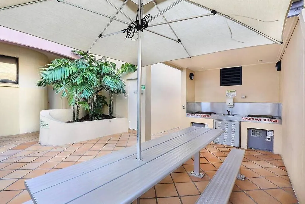 Daire 2 Bedroom Central Mooloolaba Resort With Pool, Spa, Mini Golf
