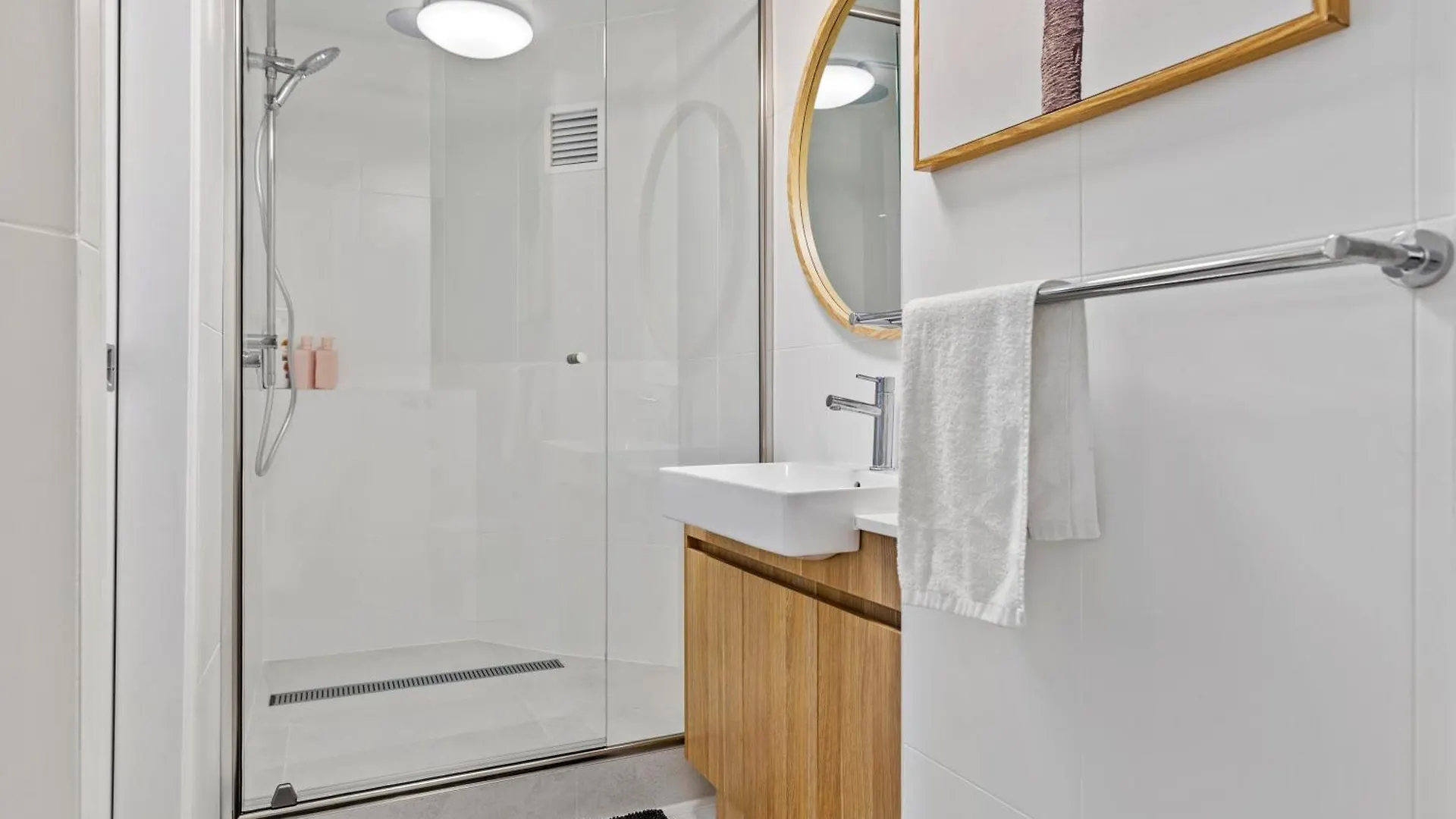 2 Bedroom Central Mooloolaba Resort With Pool, Spa, Mini Golf Daire